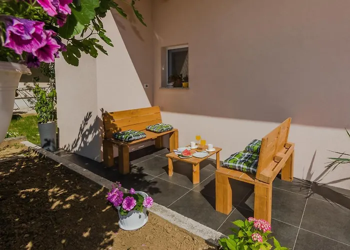 Lovely M&k In Peaceful Area - Apartment Zadar