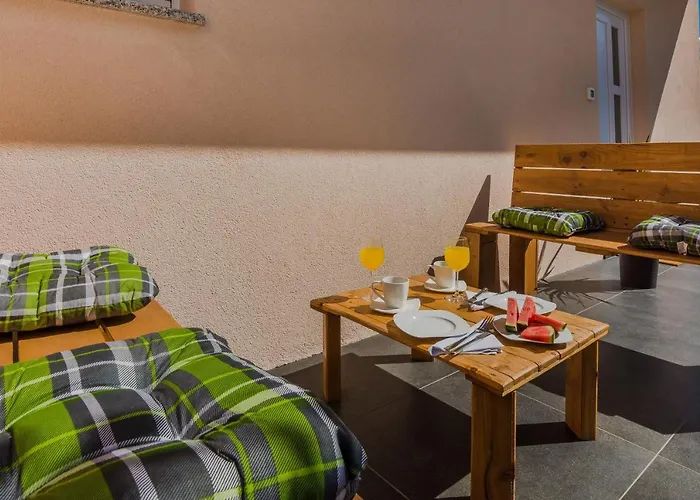 Lovely M&k In Peaceful Area - Apartment Zadar