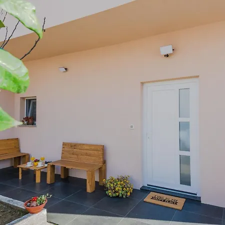 Lovely M&k In Peaceful Area - Apartment Zadar