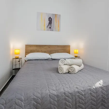 Lovely M&k In Peaceful Area - Apartment Zadar