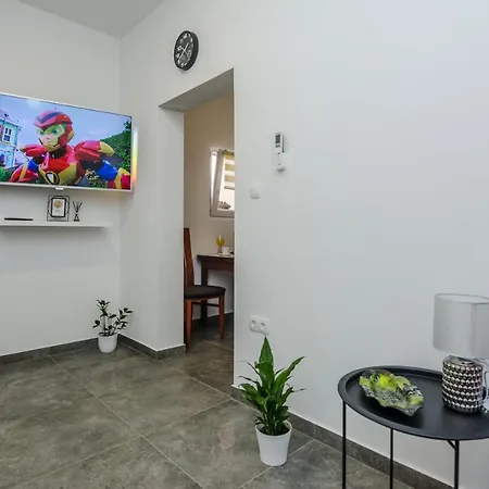 Lovely M&k In Peaceful Area - * 자다르