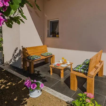 Lovely M&k In Peaceful Area - Apartment Zadar