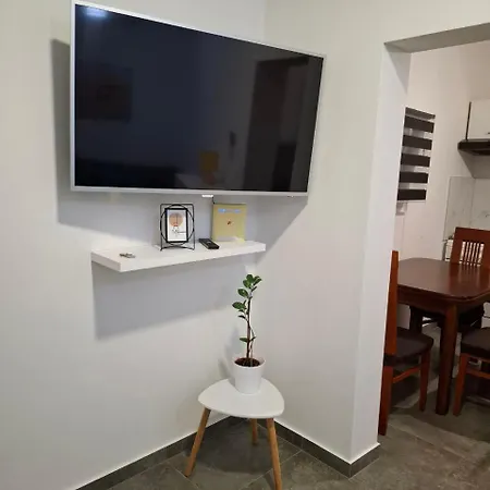 דירה Lovely M&k In Peaceful Area - זאדאר