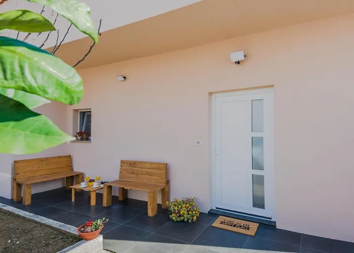 Lovely M&k In Peaceful Area - Apartamento Zadar