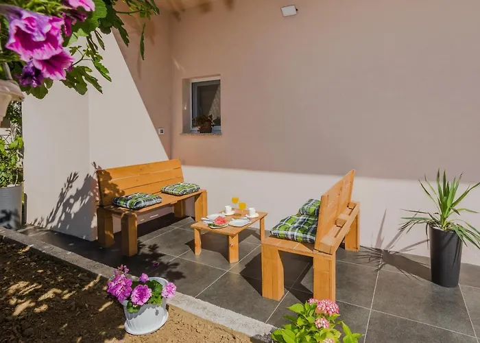 Lovely M&k In Peaceful Area -